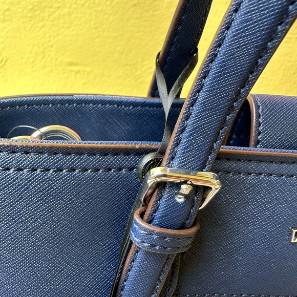 Gorgeous DKNY Banks Satchel - Picture 9 of 9